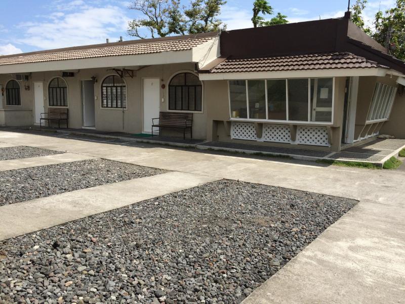 Night & Day Inn Legazpi Luaran gambar