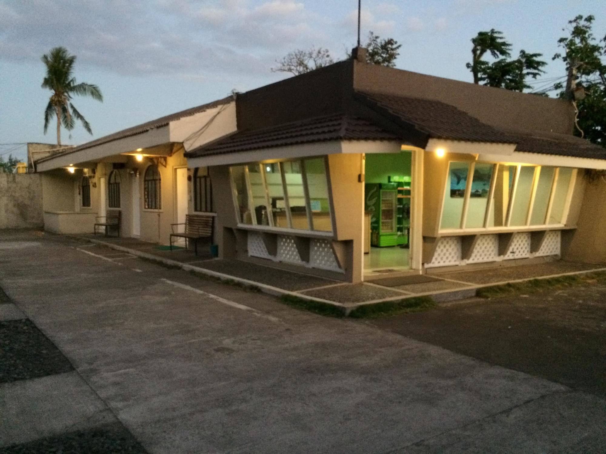 Night & Day Inn Legazpi Luaran gambar